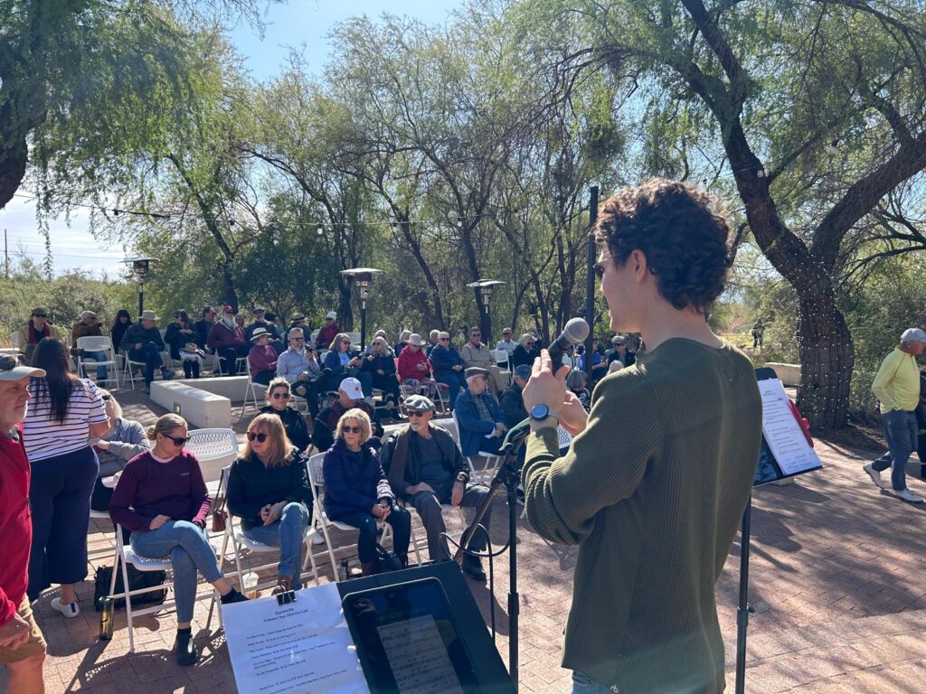 Dante addressing crowd at beginning of concert